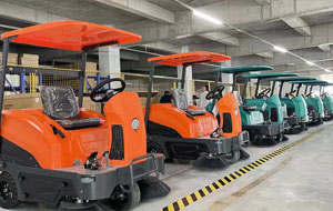 驾驶式扫地机洗地机在各行业中的应用介绍